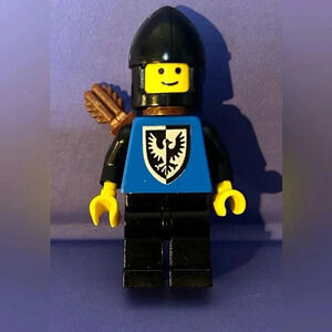 Lego Black Falcon Guard Minifigure. Cas031. Pre-owned. Excellent condition.